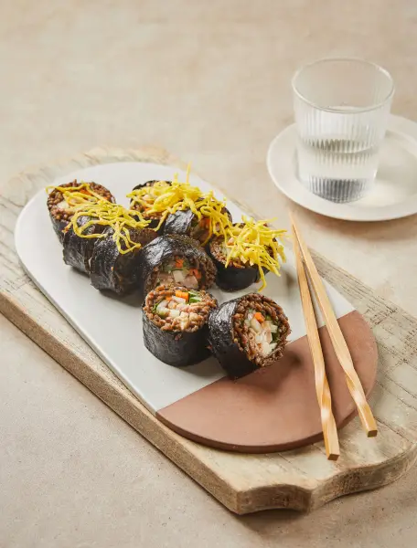 두부샐러드 메밀김밥 완성 사진