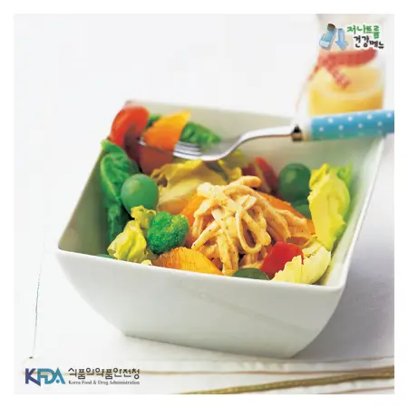 구운 닭고기 샐러드와 저나트륨 과일 드레싱 완성 사진